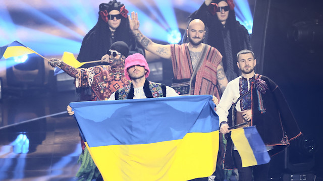 Ukraynalı Kalush Orchestra adlı grup Stefania adlı şarkı ile Ukrayna’yı temsil ederek jüri ve seyirci tarafından toplamda 631 puan aldı
