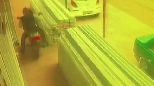 Şanlıurfa'da motosiklet hırsızlığı kamerada