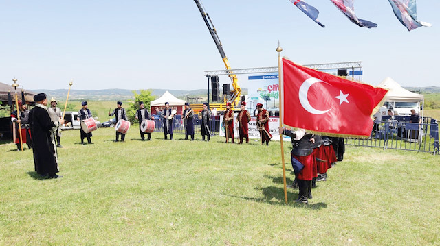 Şenlikte, çiftçilere iki müjde veren Kocaeli Büyükşehir Belediye Başkanı Tahir Büyükakın, bu yıl da çiftçilere yapılacak destekler için toplam 137 milyon liralık bütçeden pay ayrıldığını dile getirdi.