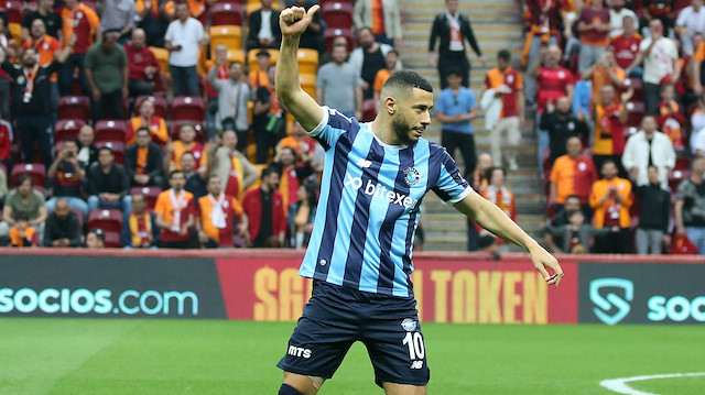 Younes Belhanda, Galatasaray-Adana Demirspor maçı öncesinde sarı kırmızılı taraftarlara üçlü çektirdi.