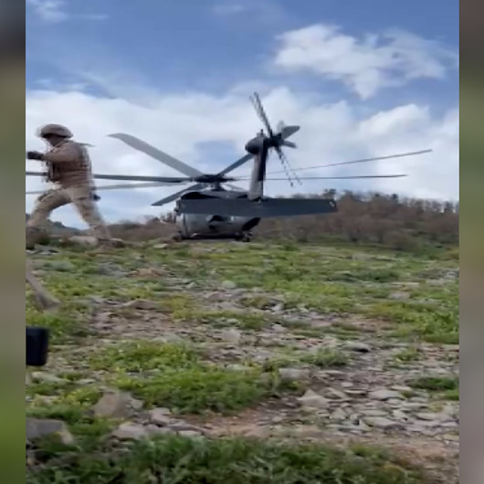 Van Başkaledeki terör operasyonunda silah ve mühimmatlar ele geçirildi: Helikopterin kalkış anı kamerada