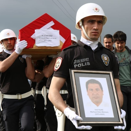 Muhsin Yazıcıoğlunun koruma polisi Erol Yıldız son yolculuğuna uğurlandı
