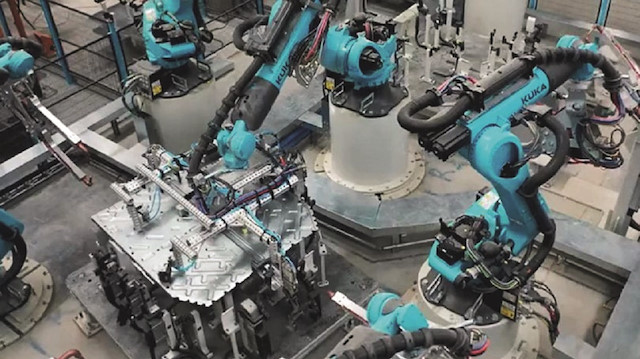 Togg Gemlik Tesisi’nde kurulumu tamamlanan 208 robot, parçasız denemelerden sonra parçalı denemelere de başladı. 