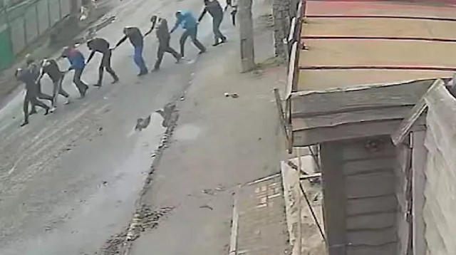 Adım adım infaza: Dünyayı sarsan görüntüler