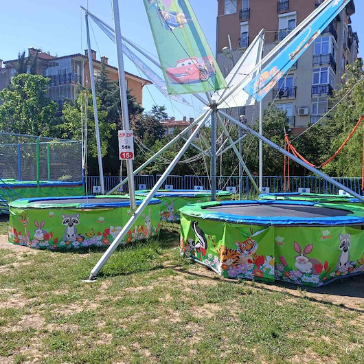 Oyun parkında dehşet anları: Küçük kız trambolinde zıplarken halat koptu