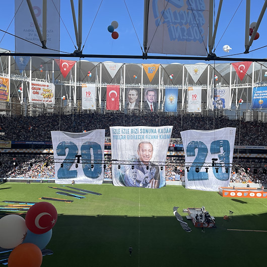 AK Parti Gençlik Kollarından Adanada Bir Gençlik Şöleni: On binler akın etti