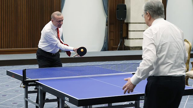 Cumhurbaşkanı Erdoğan ve Kazakistan Cumhurbaşkanı Tokayev masa tenisi oynamıştı. 