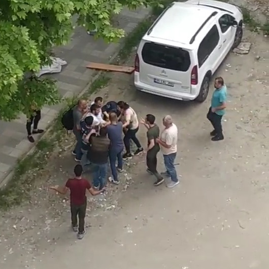 Bağcılarda kadını dövene engel olmak istediler başlarına gelmeyen kalmadı