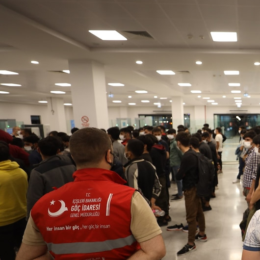 تركيا ترحّل 28.5 ألف مهاجر غير نظامي منذ مطلع 2022