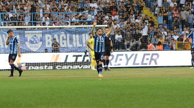 Yunus Akgün bu sezon 39 maçta 9 gol ve 17 asist üretti.