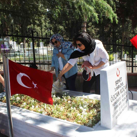 48 yıldır ilk defa şehit kardeşlerinin kabrini gördüler