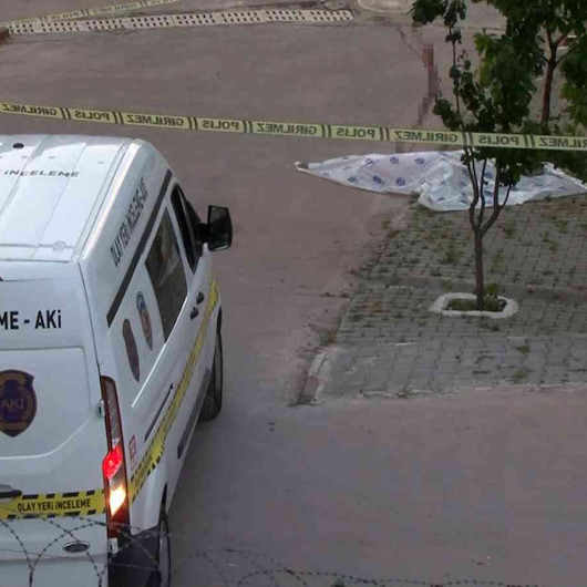 Esenyurt'ta lüks sitede dairenin camından aşağı düşen genç kız hayatını kaybetti