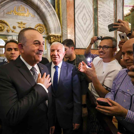Müslümanlardan Mescid-i Aksayı ziyaret eden Bakan Çavuşoğluna yoğun ilgi