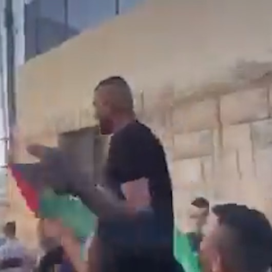 İşgalci İsrail güçleri on aydır hapiste tuttuğu Kudüslü genci serbest bıraktı