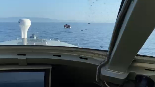 Lastik bot içerisindeki 41 düzensiz göçmen kurtarıldı.