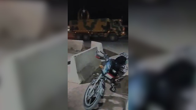 Türk Silahlı Kuvvetlerine ait askeri konvoy Azez'e giriş yaptı