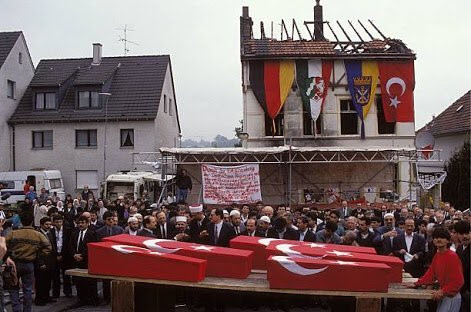 Almanya'da Türk ailenin evinin kundaklandığı olayın üzerinden 29 yıl geçti