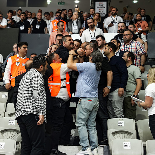 Beşiktaş mali genel kurulunda kavga