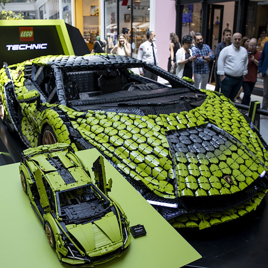LEGOnun gerçek boyutlu Lamborghini Sian FKP 37 modeli İstanbulda