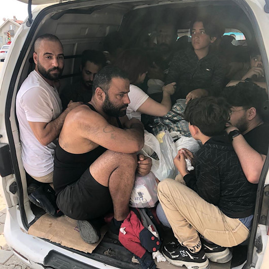 Marmariste kamyonette 19 kaçak göçmen yakalandı