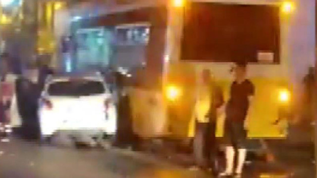 Gaziosmanpaşa'da otomobil İETT otobüsüne çarptı: 1 ölü, 3 yaralı