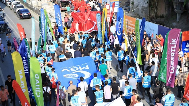 Türkiye’nin dört bir yanından gelen binlerce kişi İstanbul’daki ‘Fetih Yürüyüşü’nde buluştu