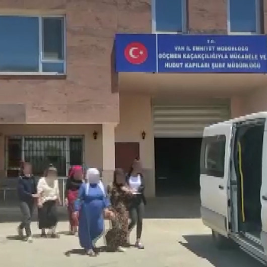 Vanda göçmen kaçakçılığı yaptıkları iddia edilen 8 kişi tutuklandı
