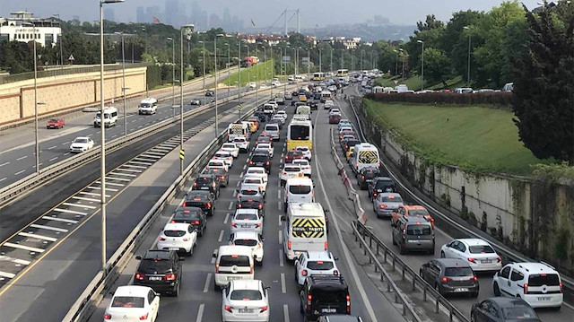 İstanbul'da haftanın ilk iş günü trafik yoğun.