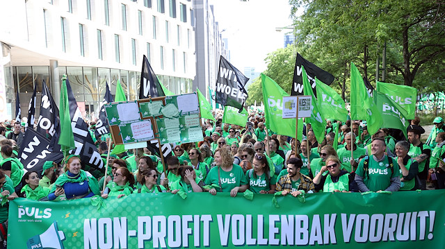 Brüksel'de kültür ve sağlık sektörü çalışanlarından ücret protestosu.
