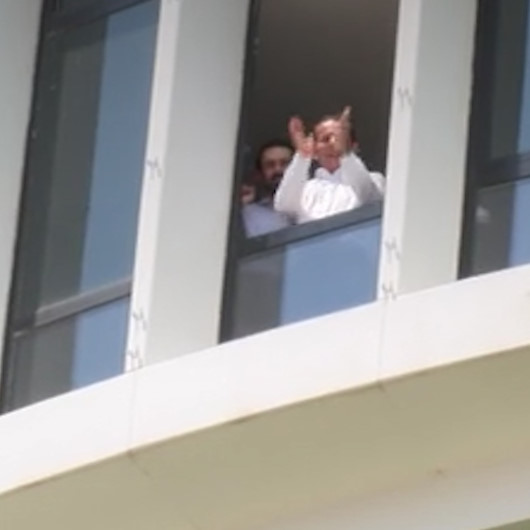 Tanju Özcan ahlaksız sözlerini protesto edenlere karşı dans etti