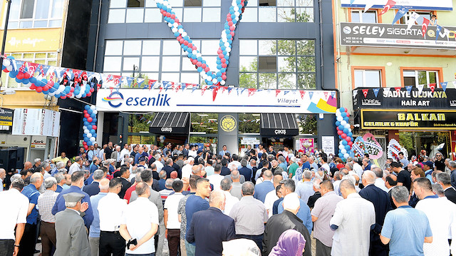 Vilayet Market, Sancaktar Market ve İnderesi Tabiat Parkı’nda olmak üzere 3 yeni Esenlik Market düzenlenen toplu açılış töreni ile hizmete açıldı.
