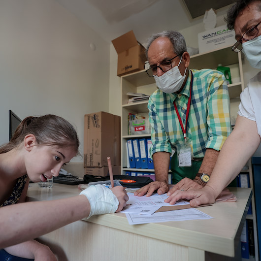 İzmir'de tedavisi süren 8. sınıf öğrencisi Elif Tufan LGS'ye doktor odasında girdi