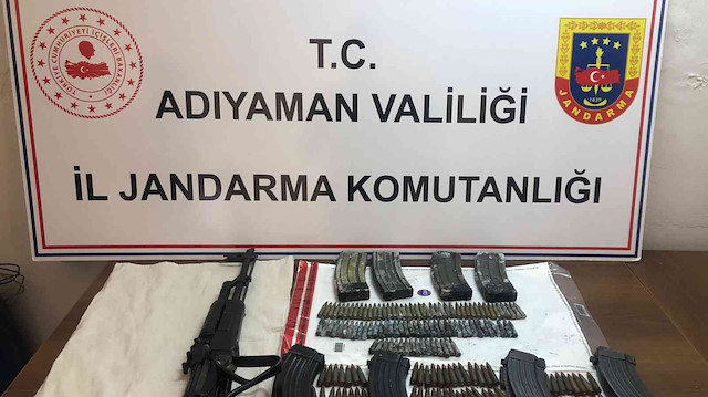 Adıyaman'da ele geçirilen PKK'ya ait silah ve mühimmatlar.
