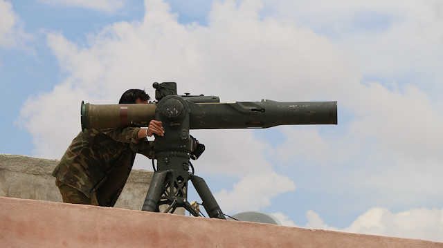 PKK'lı teröristlerin elinde ABD yapımı TOW tanksavarlar.