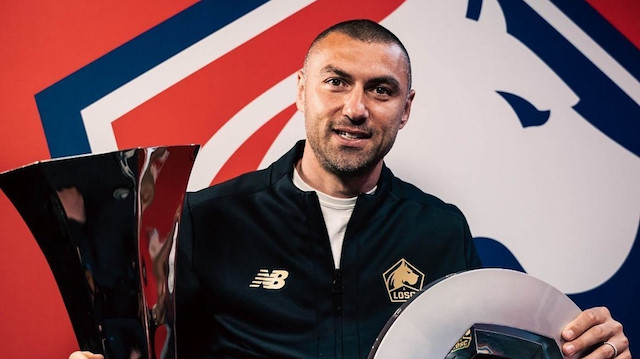 Burak Yılmaz, Lille'de iki kupa birden kazandı.