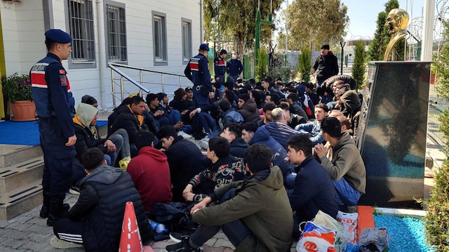 İzmir'de, 1 haftada 120 kaçak göçmen yakalandı.