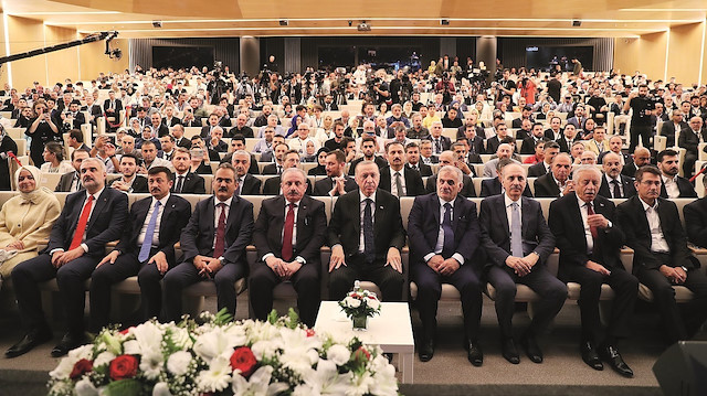 Mustafa Cambaz  anısına düzenlenen ödül törenine Cumhurbaşkanı Erdoğan başta olmak üzere siyasiler, bürokratlar, belediye başkanları, kaymakamlar, basın, iş ve sanat dünyasının tanınmış isimleri, TVNET ve Yeni Şafak çalışanları katıldı.