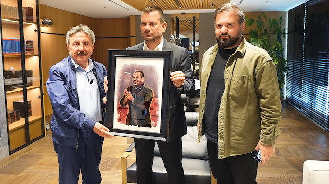 Trabzonspor Asbaşkanı Ertuğrul Doğan, yazarımız Ali Kemal Yazıcı ve Yeni Şafak Spor İnternet Şefi Selim Çakır’ı İstanbul’daki ofisinde konuk etti.