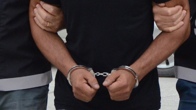 Van'da düzensiz göçmenlerin batı illerine sevklerini sağlayan dört kişi tutuklandı