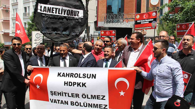 Şehit aileleri ve gaziler bütün HDP'lileri kınamak için eylem yaptı. 