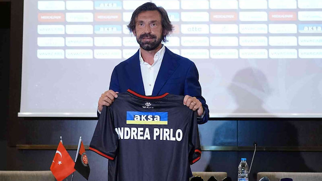 Pirlo, dün attığı imza ile Karagümrük'ün yeni teknik direktörü oldu. 