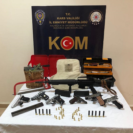 Kars'ta silah kaçakçılarına yapılan operasyonda iki kişi gözaltına alındı