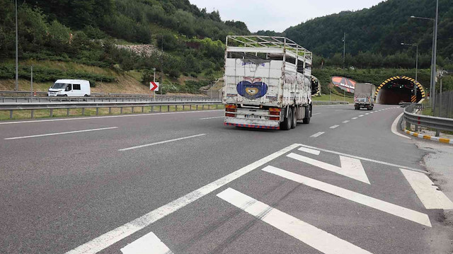 Bolu Dağı tüneli trafiğe açıldı. 