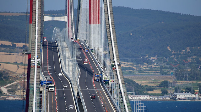 Boğazda Asya ile Avrupa kıtalarını ilk kez birbirine bağlayan ve köprünün silüetini oluşturan kedi yolu, Kasım 2020'den itibaren iki ayda tamamlandı.