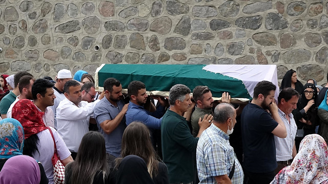 Vefat eden Büşra Muhcu gözyaşları arasında defnedildi.