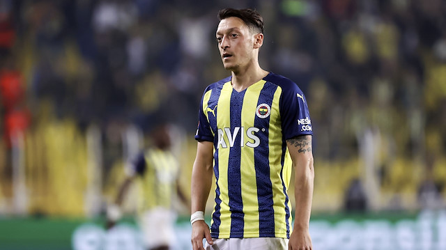Mesut Özil Fenerbahçe'ye rest çekti