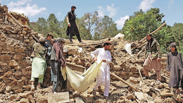 Afganistan 5,9 büyüklüğündeki depremle sarsıldı. 