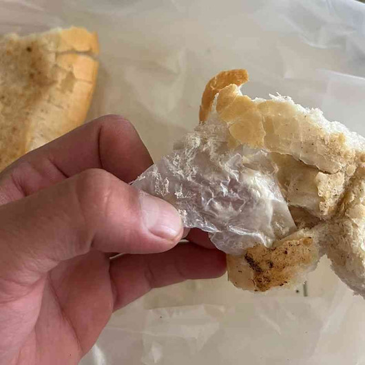 Kırşehir'de aldığı ekmek içerisinden poşet çıktı
