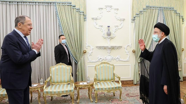 Rusya Dışişleri Bakanı Lavrov ve  İran Cumhurbaşkanı Reisi Tahran'da bir araya geldi.
