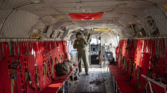 Marmaris yangınında büyük rol oynayan helikopter 'CH-47 Chinook': 10 tona kadar su atabiliyor